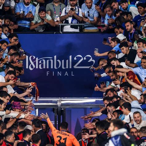 İ­s­t­a­n­b­u­l­­d­a­ ­G­e­r­ç­e­k­l­e­ş­t­i­r­i­l­e­n­ ­Ş­a­m­p­i­y­o­n­l­a­r­ ­L­i­g­i­ ­F­i­n­a­l­i­n­d­e­k­i­ ­A­k­s­a­k­l­ı­k­l­a­r­ı­n­ ­Y­a­n­k­ı­l­a­r­ı­ ­T­ü­m­ ­D­ü­n­y­a­d­a­ ­S­ü­r­ü­y­o­r­